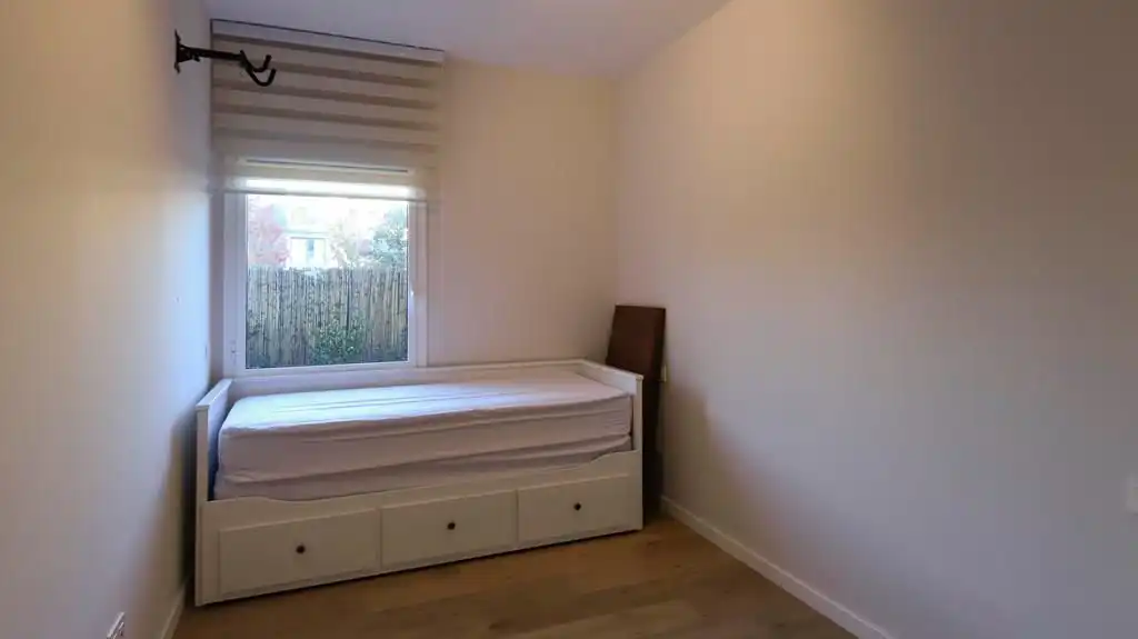 Schlafzimmer von Wohnung zur Miete in Domeny