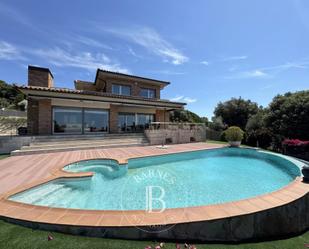 Vista exterior de Casa o xalet en venda en Sant Vicenç de Montalt amb Aire condicionat, Terrassa i Piscina