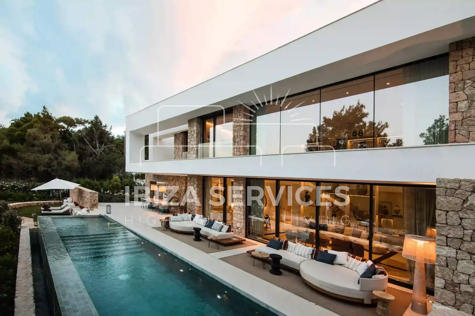 Vista exterior de Casa o chalet en venta en Santa Eulària des Riu con Aire acondicionado, Jardín privado y Piscina
