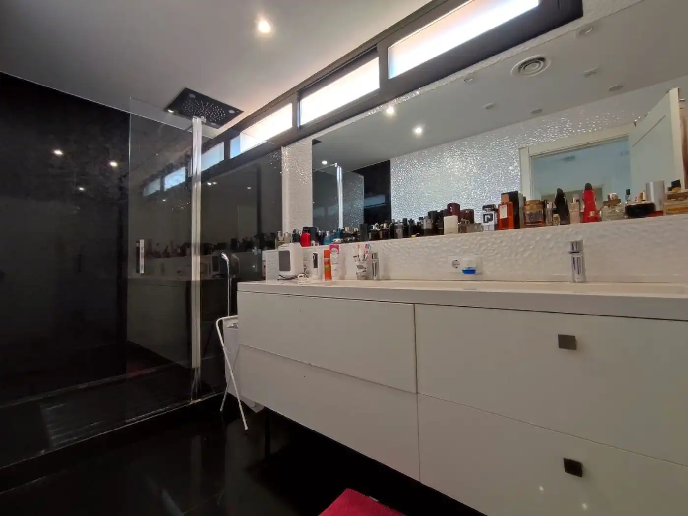 Bathroom of Houses for sale in Castelldefels  with Air Conditioner, Heating and Private garden