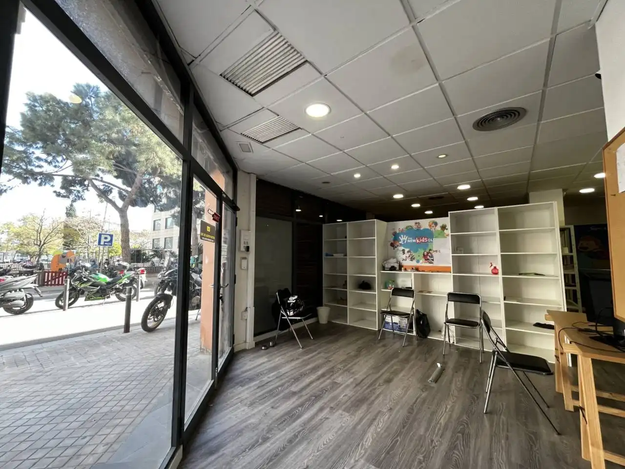 Local de alquiler en L'Hospitalet de Llobregat con Aire acondicionado y Alarma