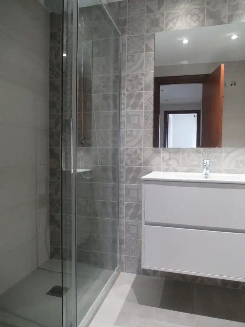 Bathroom of Flat for rent in San Vicente del Raspeig / Sant Vicent del Raspeig  with Air Conditioner, Heating and Furnished