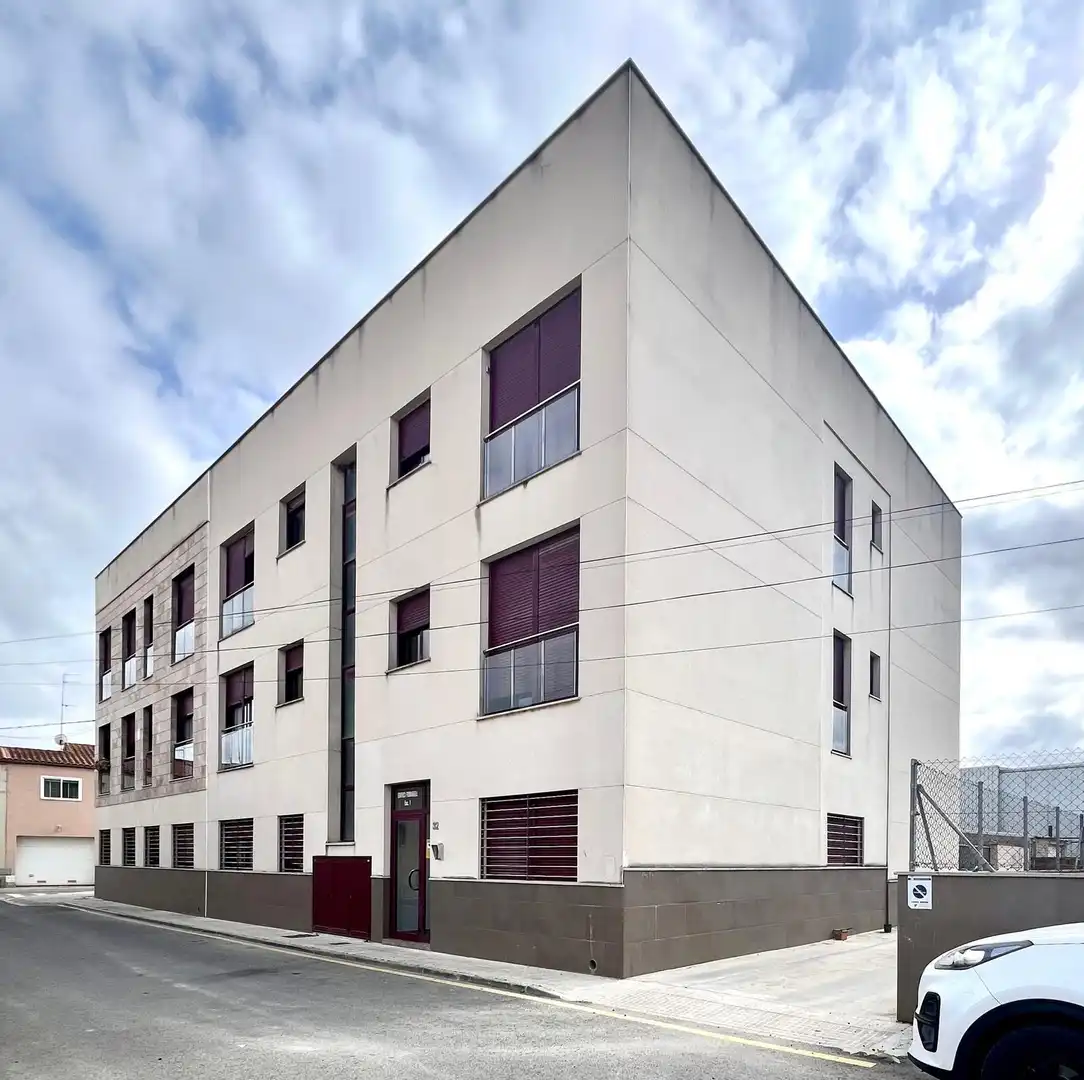 Vista exterior de Piso en venta en Deltebre con Alarma