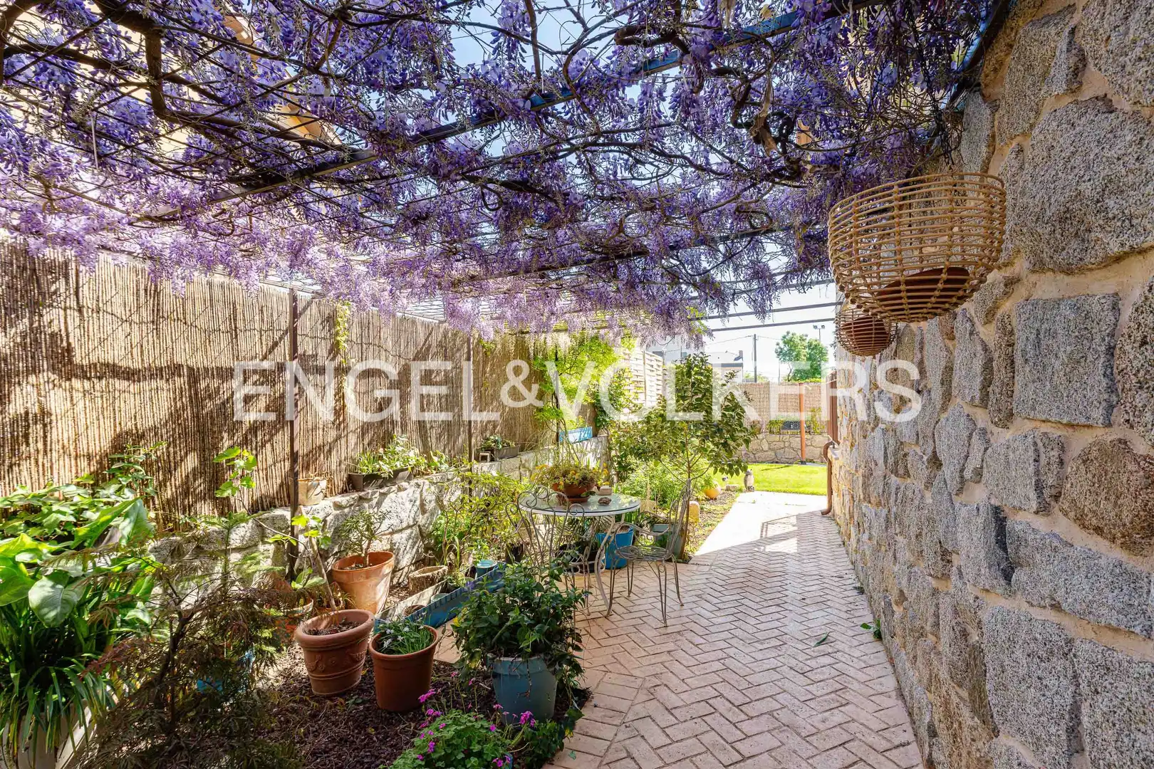 Terrasse von Einfamilien-Reihenhaus zum Verkauf in Zarzalejo mit Heizung, Privatgarten und Terrasse