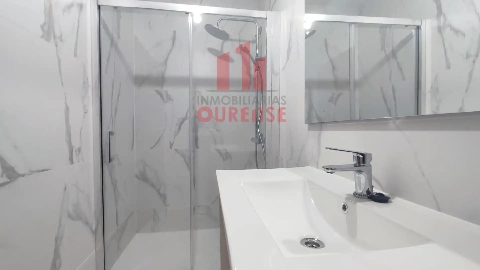 Baño de Piso de alquiler en Ourense Capital  con Amueblado