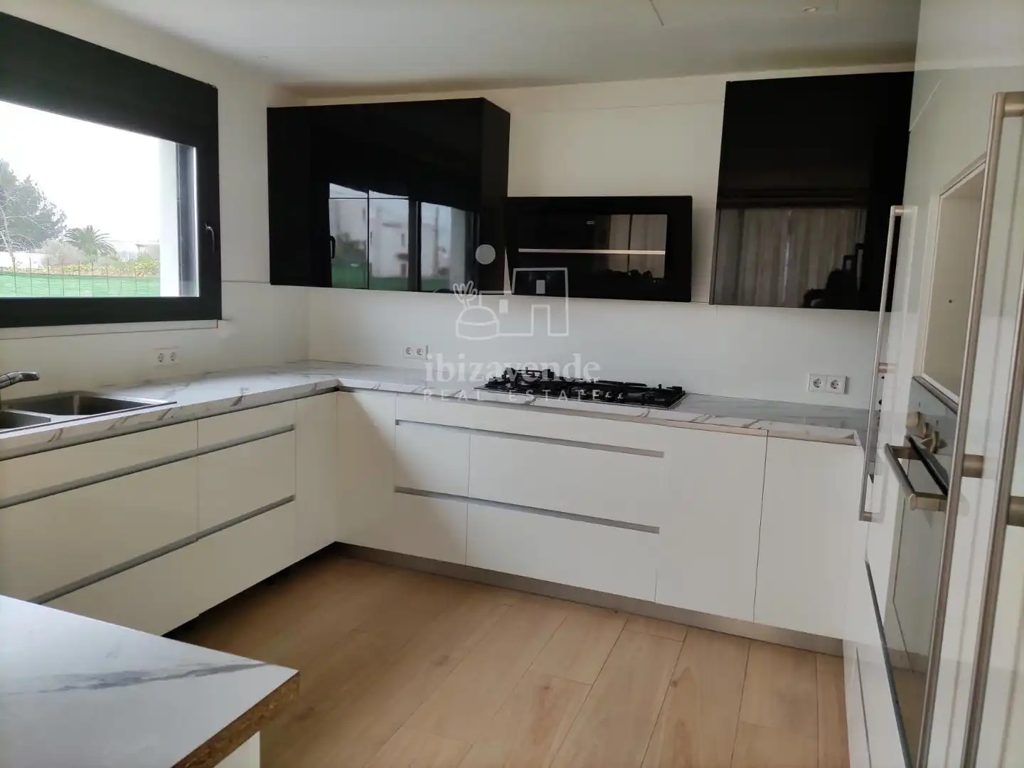 Cuina de Casa o xalet en venda en Santa Eulària des Riu amb Aire condicionat, Calefacció i Jardí privat