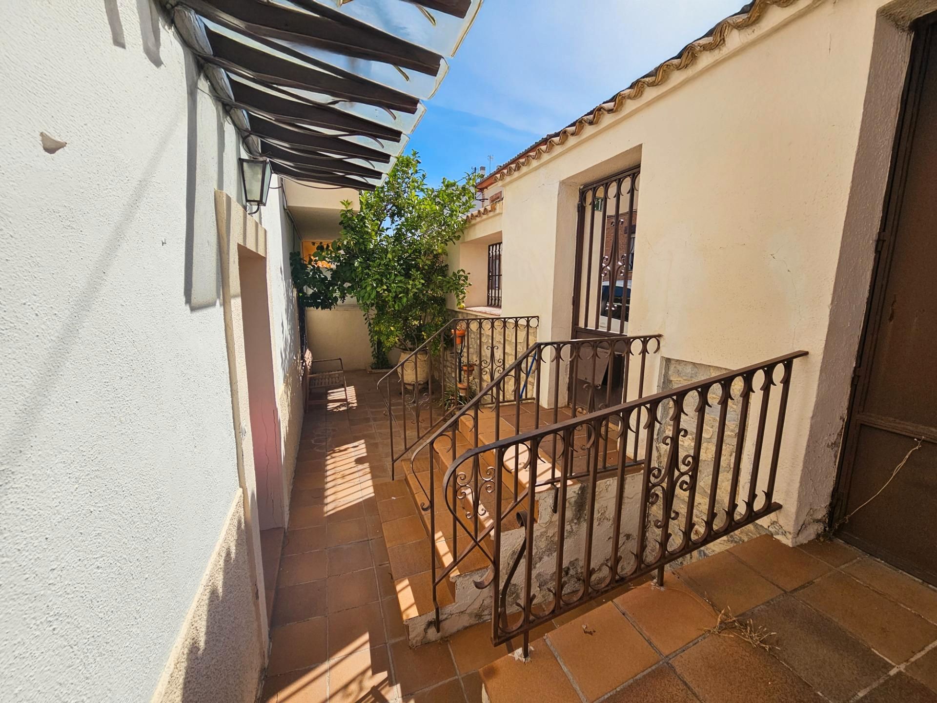 Exterior view of Single-family semi-detached for sale in  Jaén Capital  with Air Conditioner, Heating and Terrace