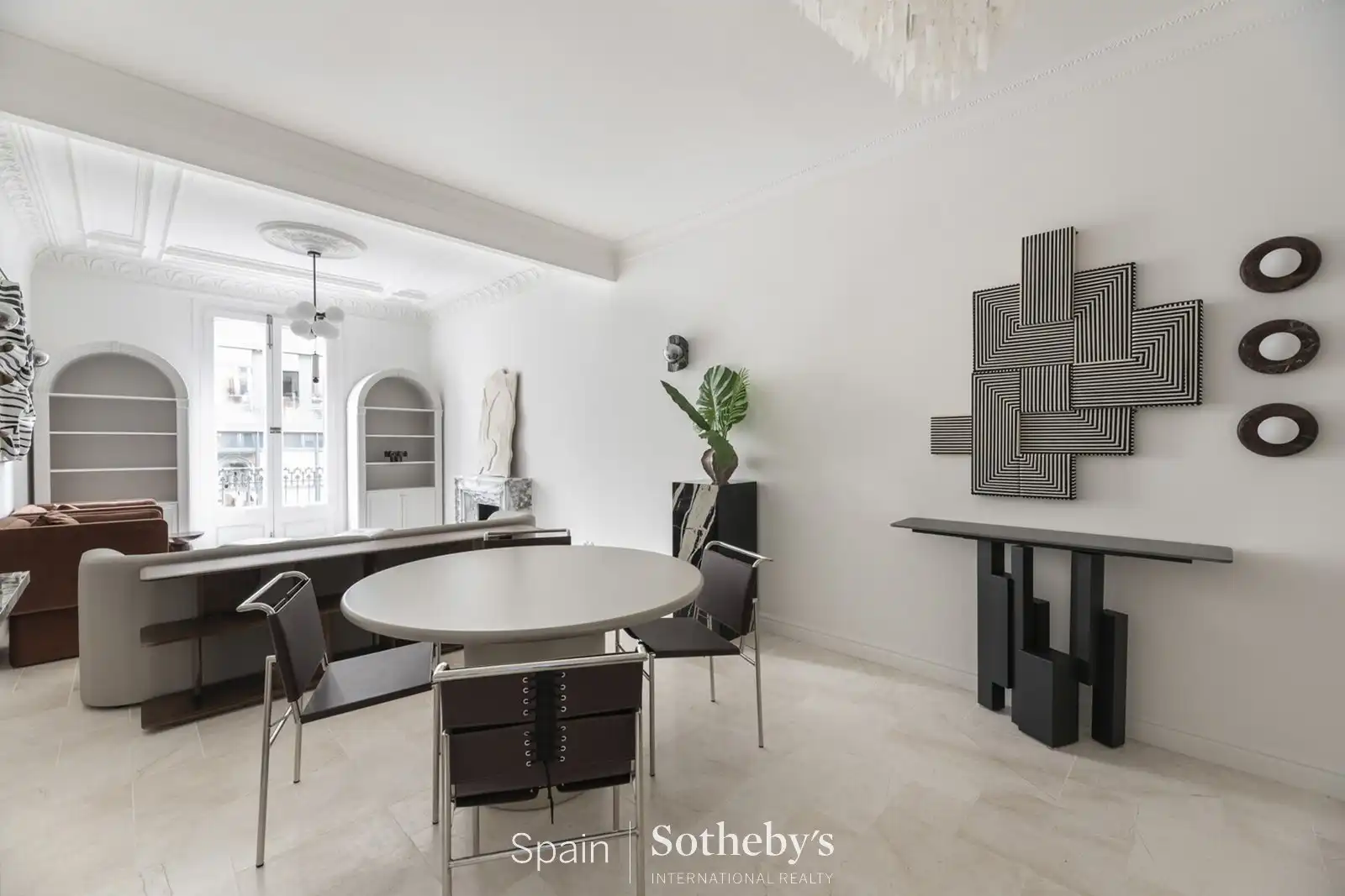 Menjador de Apartament en venda en Barcelona amb Aire condicionat