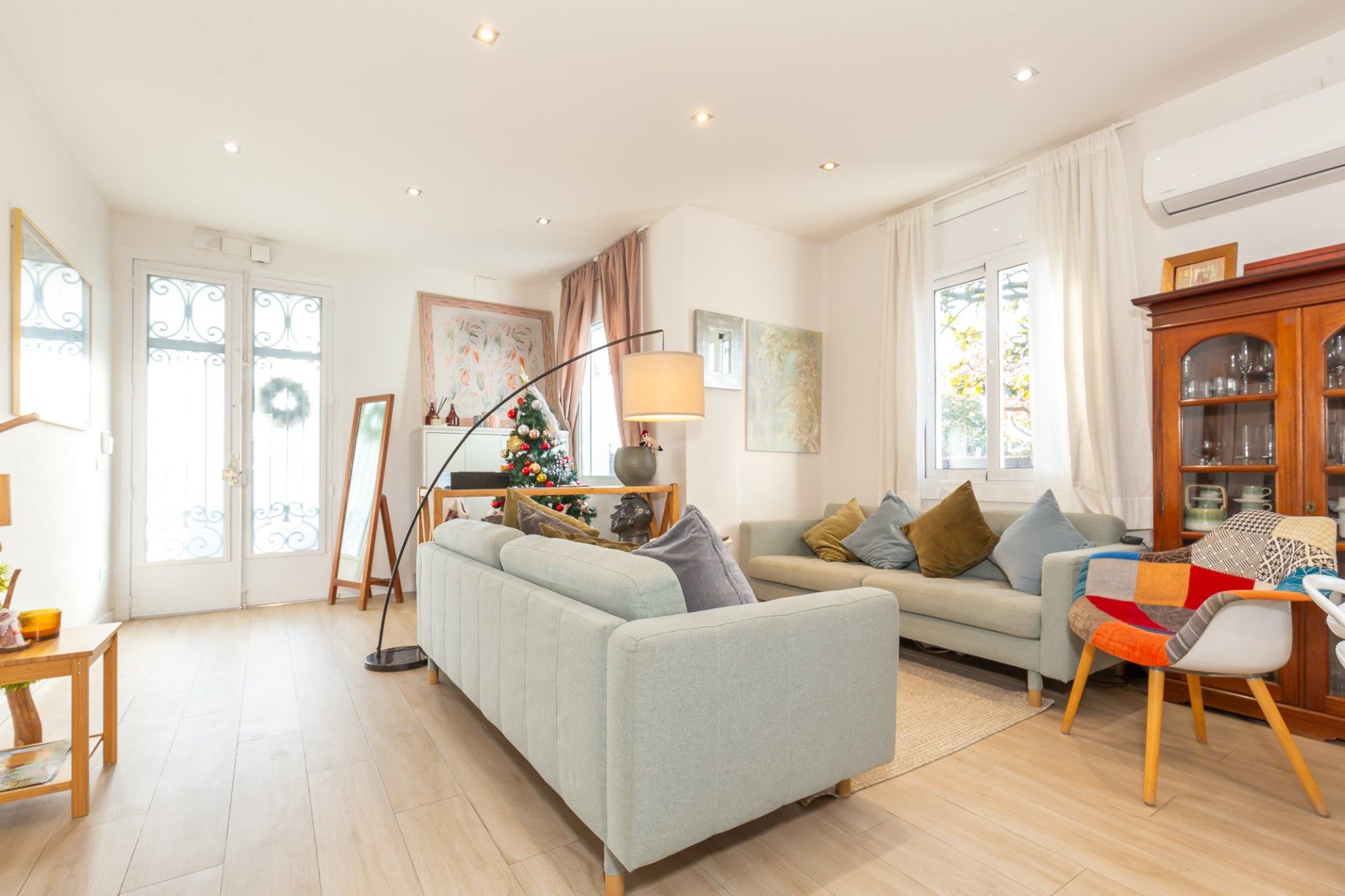 Sala d'estar de Casa o xalet en venda en Sant Cugat del Vallès amb Aire condicionat, Calefacció i Terrassa