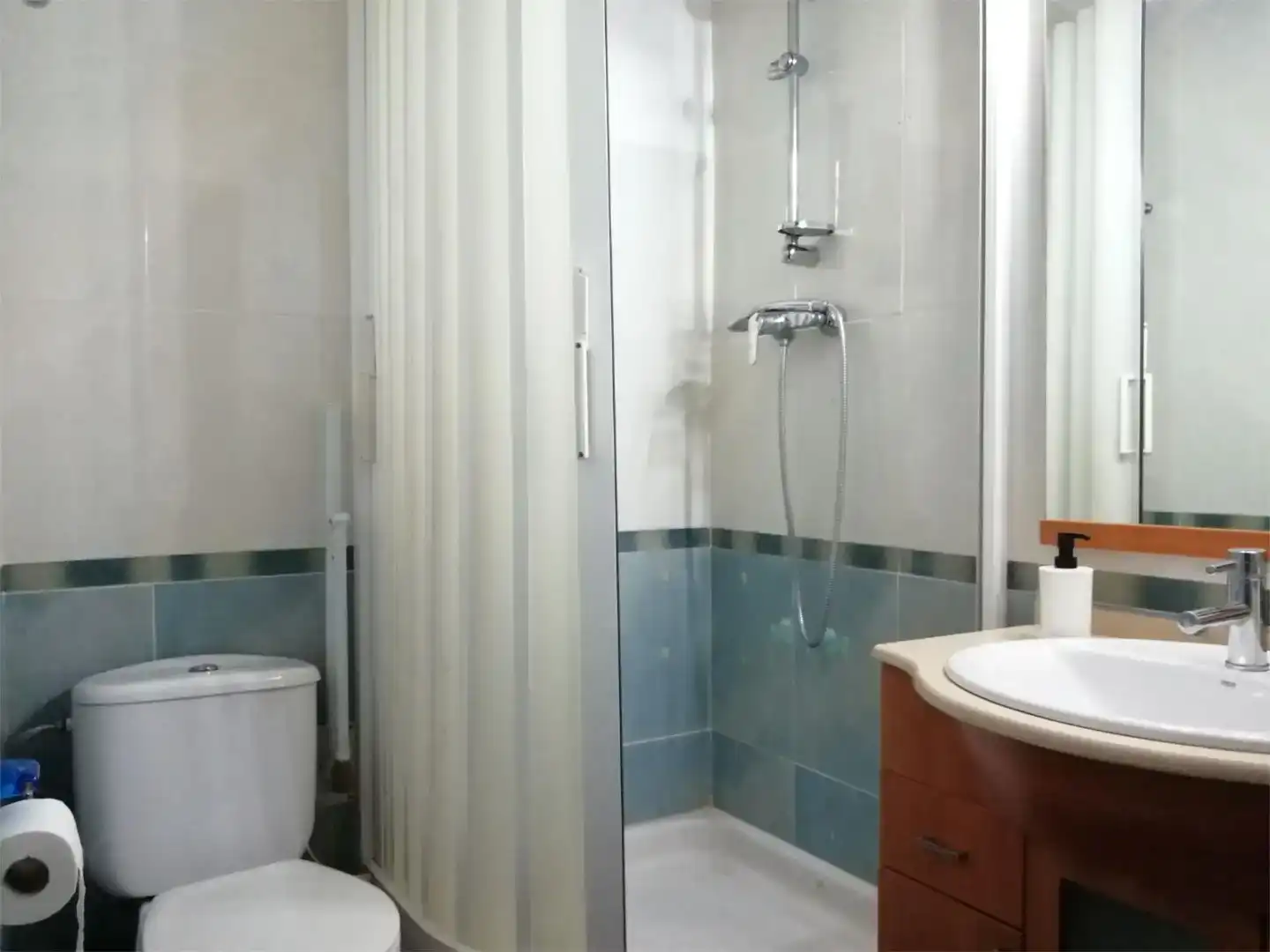 Bathroom of Flat for share in Barcelona  with Furnished