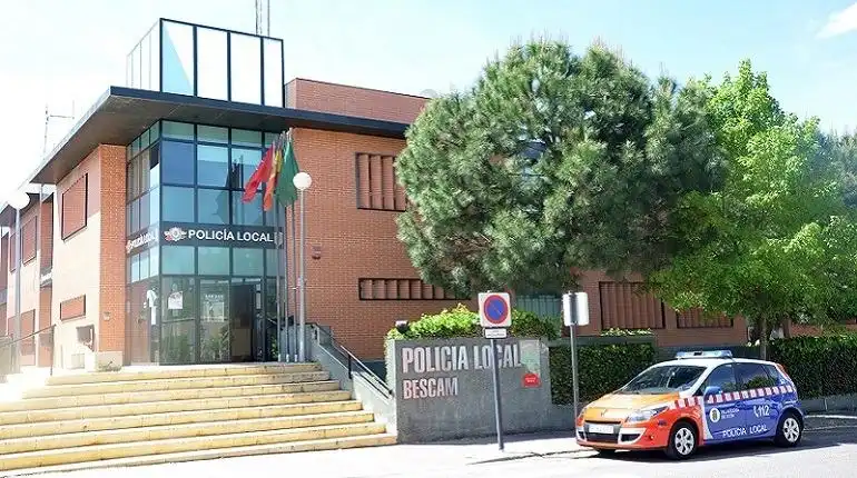 Vista exterior de Finca rústica en venda en Villaviciosa de Odón amb Aire condicionat, Calefacció i Jardí privat