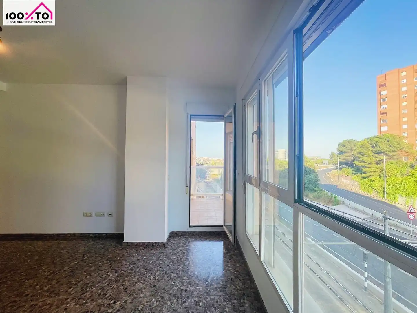 Vista exterior de Piso en venta en Paterna con Trastero y Balcón