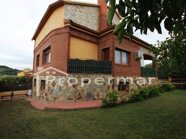 Casa amb balcó en venda a Cànoves I Samalús