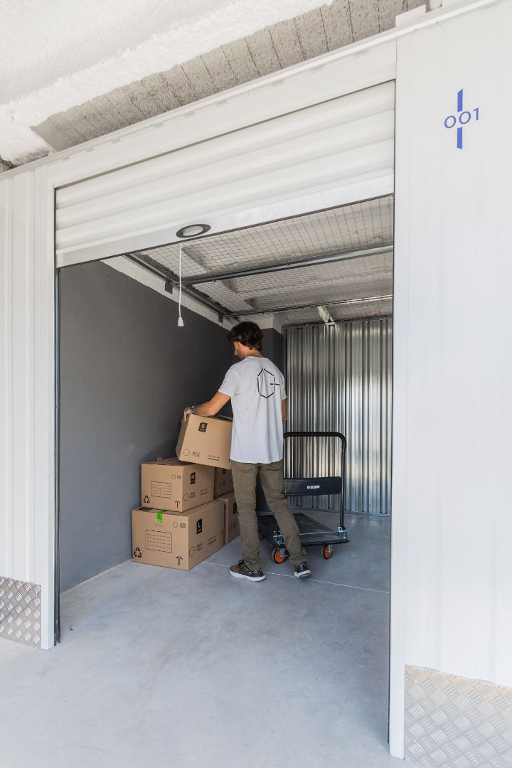 Box room to rent in  Madrid Capital  with Alarm