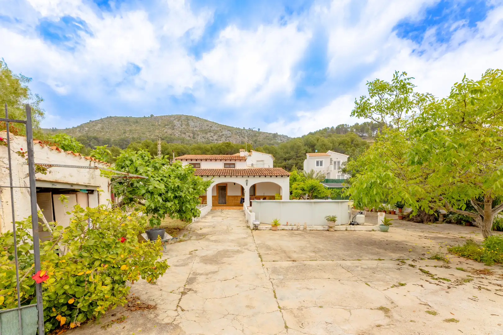 Vista exterior de Casa adosada en venda en Alcalalí amb Aire condicionat