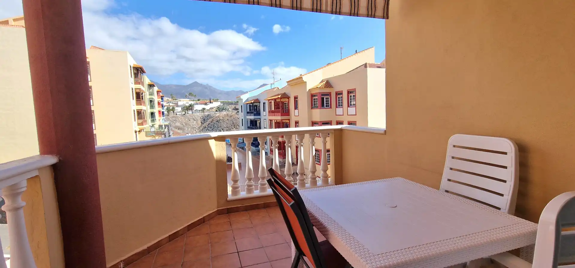 Vista exterior de Apartamento en venta en Adeje con Terraza, Amueblado y Horno