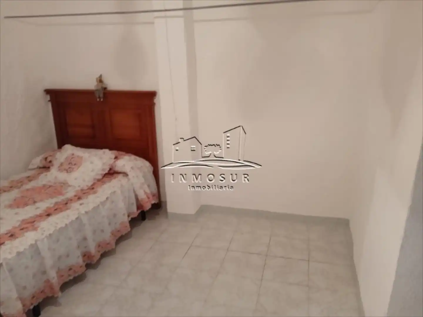 Dormitori de Casa o xalet en venda en Lucena amb Piscina
