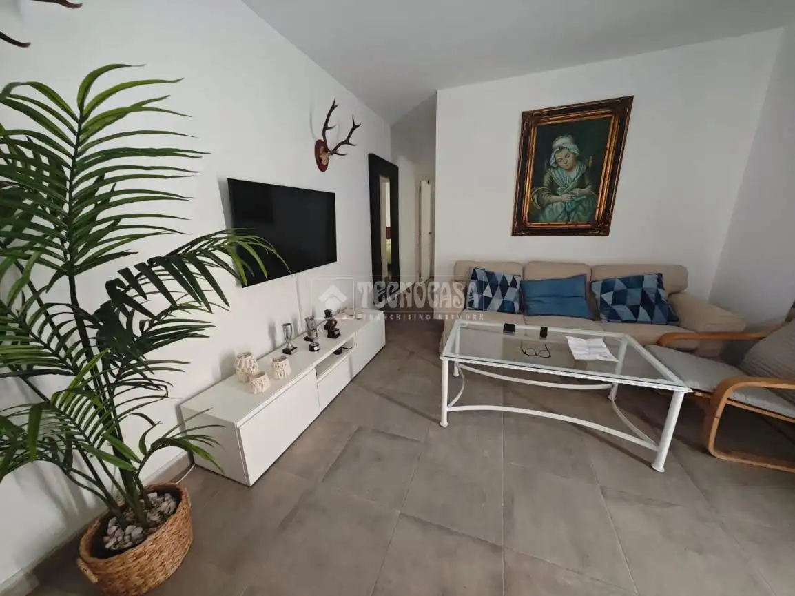 Sala d'estar de Casa adosada en venda en Tomares