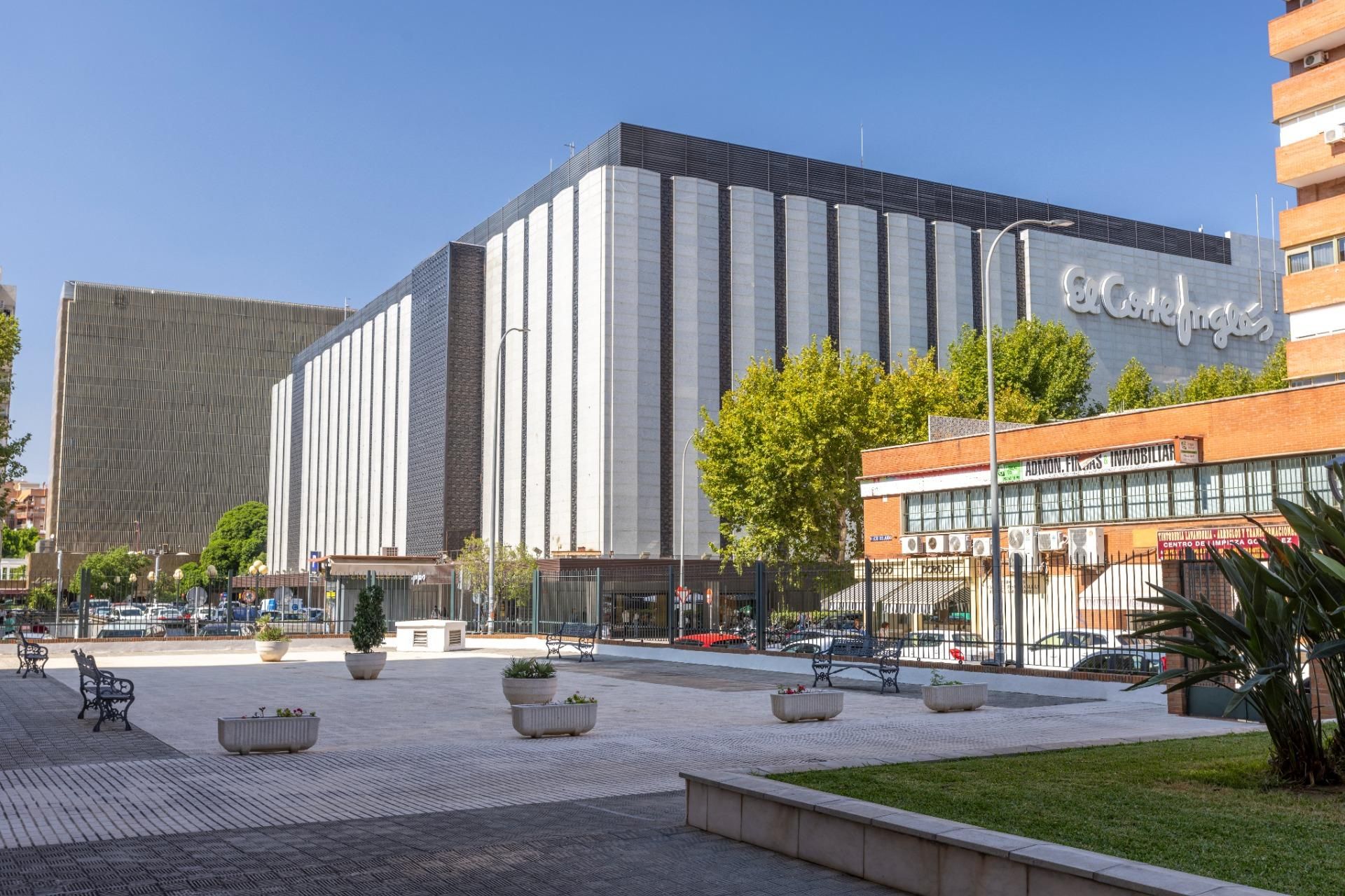 Vista exterior de Pis en venda en  Sevilla Capital amb Aire condicionat, Calefacció i Jardí privat