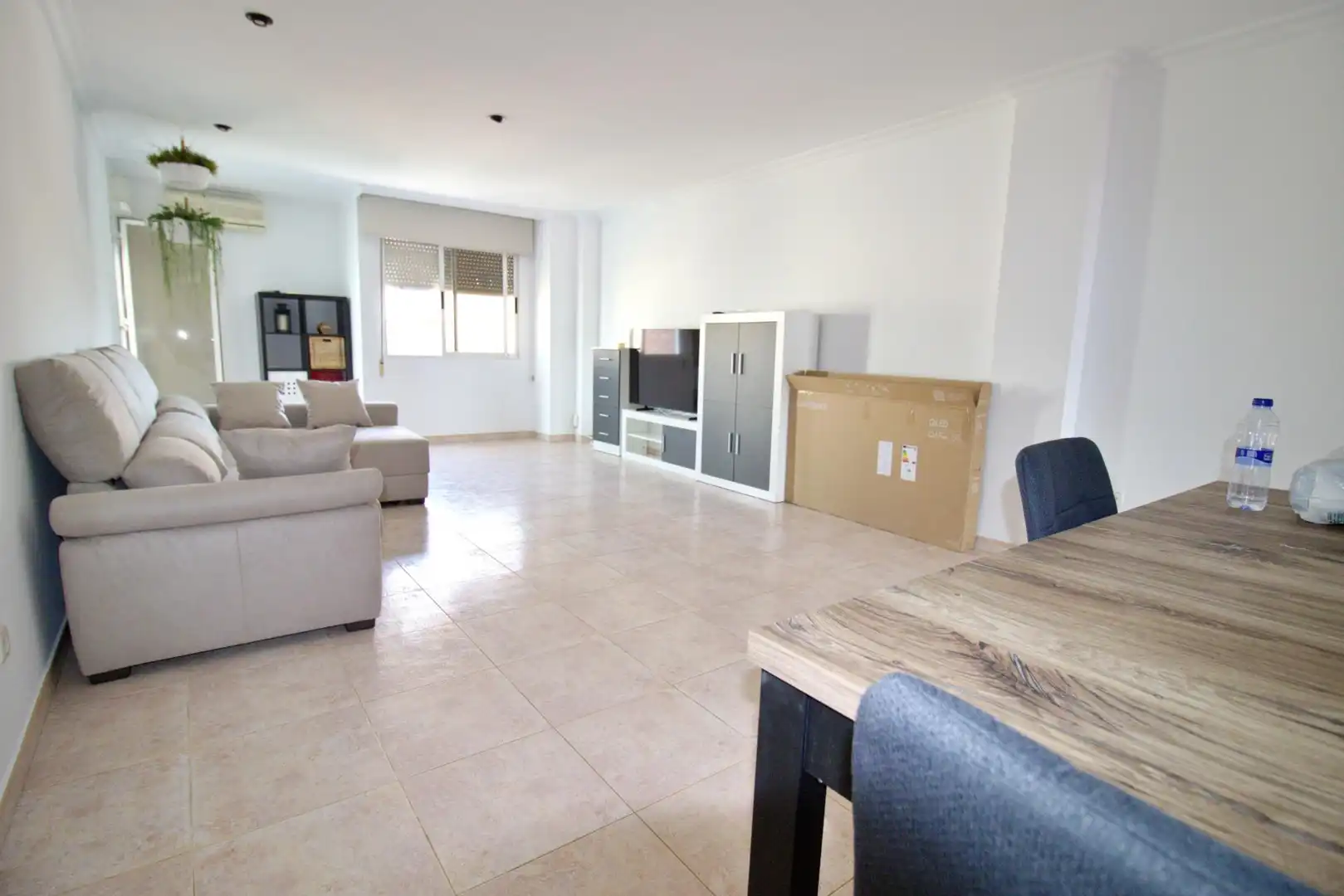 Wohnzimmer von Dachboden zur Miete in Elche / Elx mit Balkon