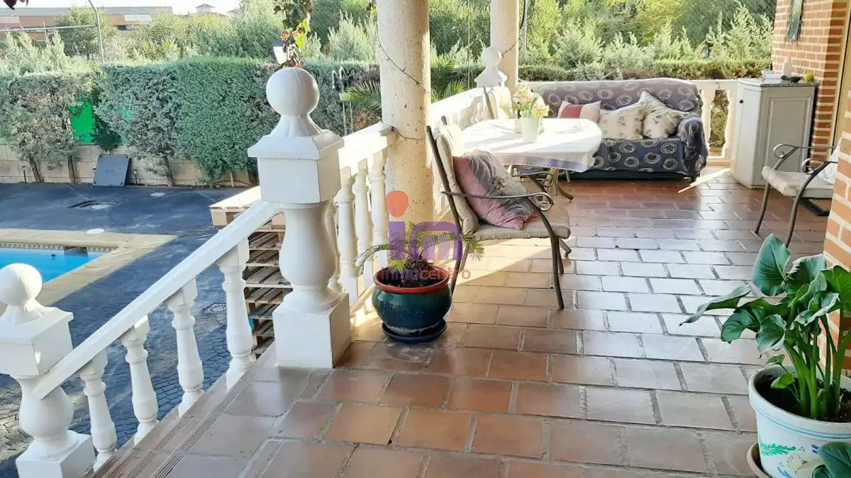 Chalet con piscina en venta en Valdepeñas, imagen 3
