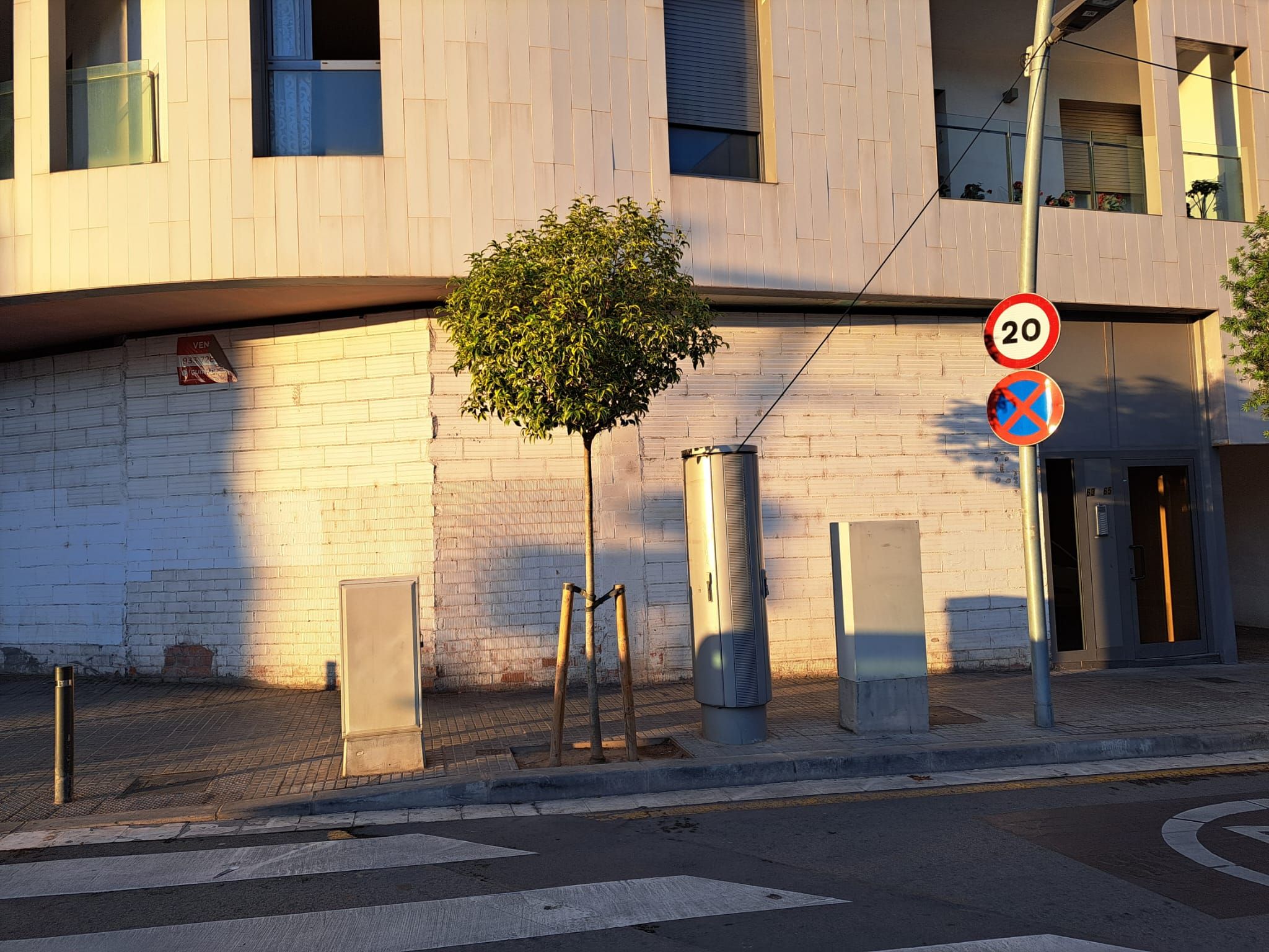 Exterior view of Premises for sale in Esplugues de Llobregat  with Alarm