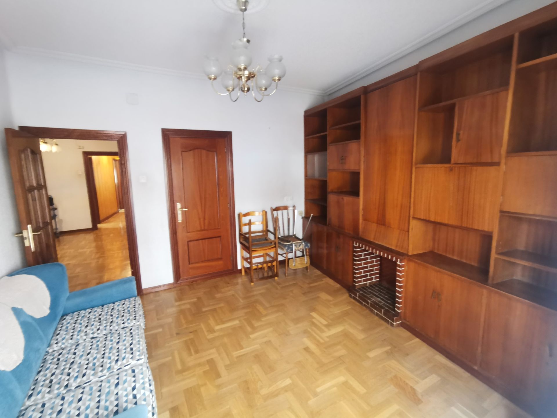 Living room of Flat for sale in Salamanca Capital  with Heating, Parquet flooring and Balcony