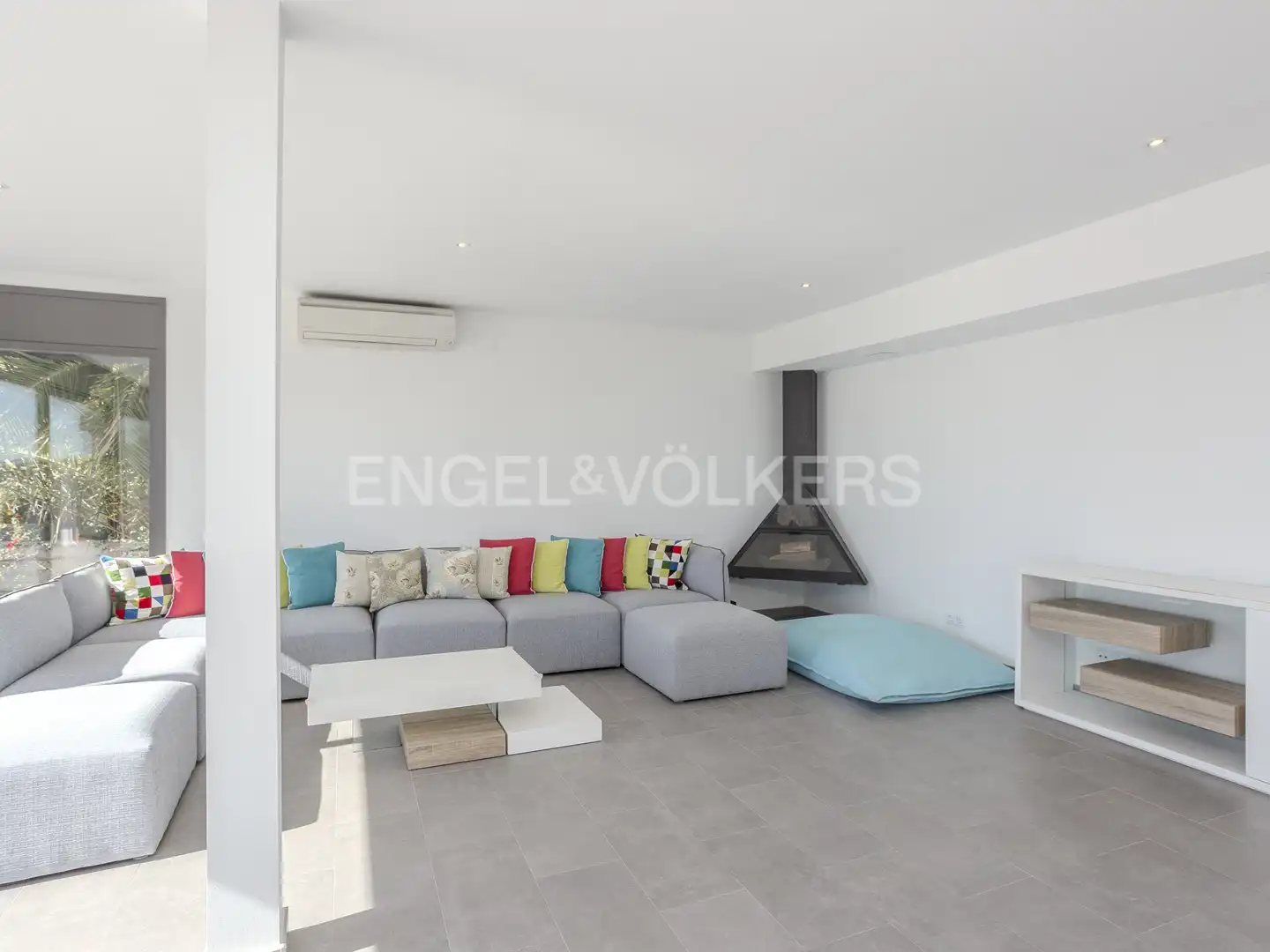 Living room of Houses for rent in Vilanova i la Geltrú  with Air Conditioner, Heating and Private garden