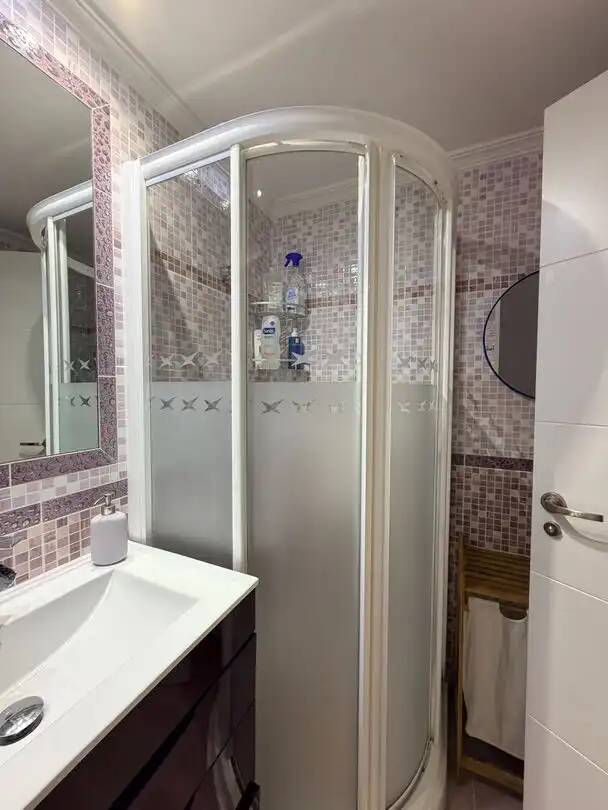 Bathroom of Flat for sale in Sevilla  with Air Conditioner and Heating