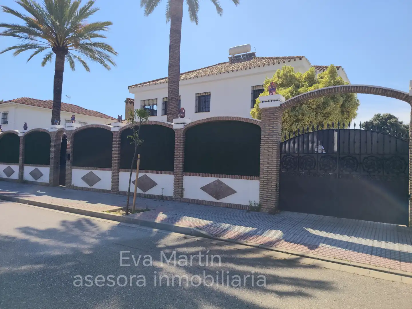 Vista exterior de Casa o chalet de alquiler en Montequinto con Aire acondicionado, Calefacción y Jardín privado