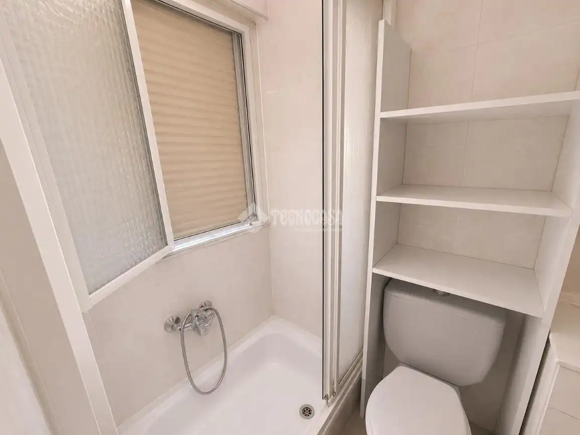 Badezimmer von Wohnung zum Verkauf in Madrid mit Heizung