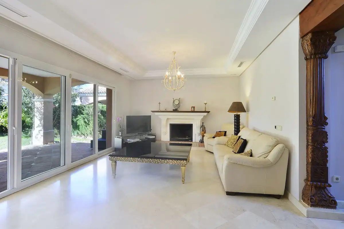 Casa amb piscina en venda a Nueva Andalucía, imagen 4