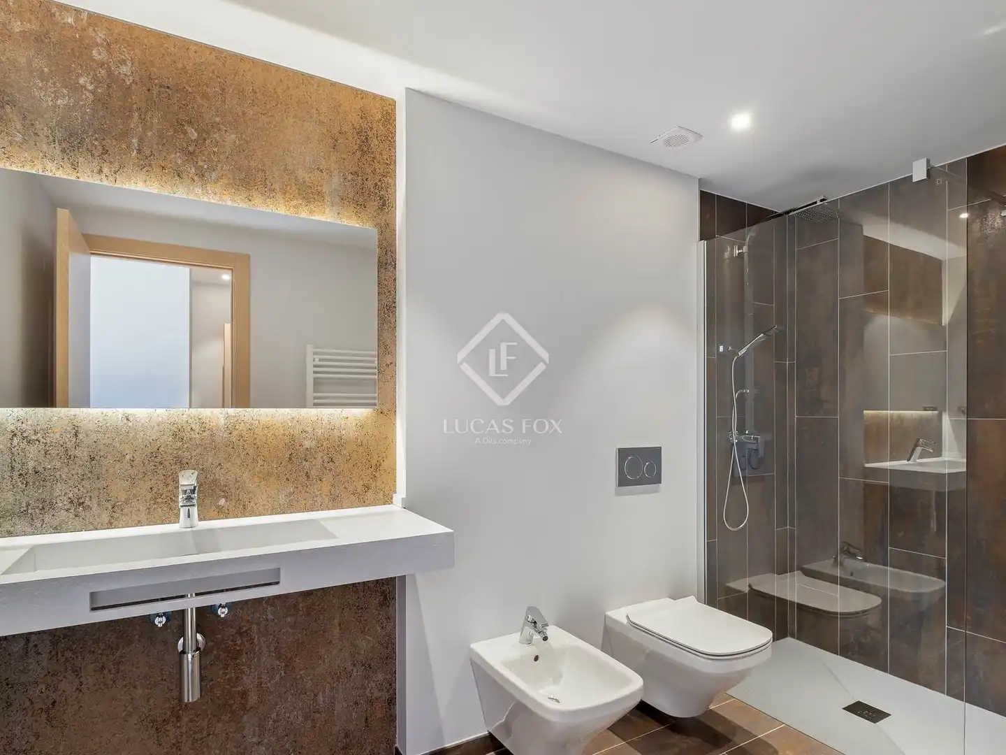 Badezimmer von Wohnung zum Verkauf in Escaldes – Engordany mit Heizung, Parkett und Terrasse