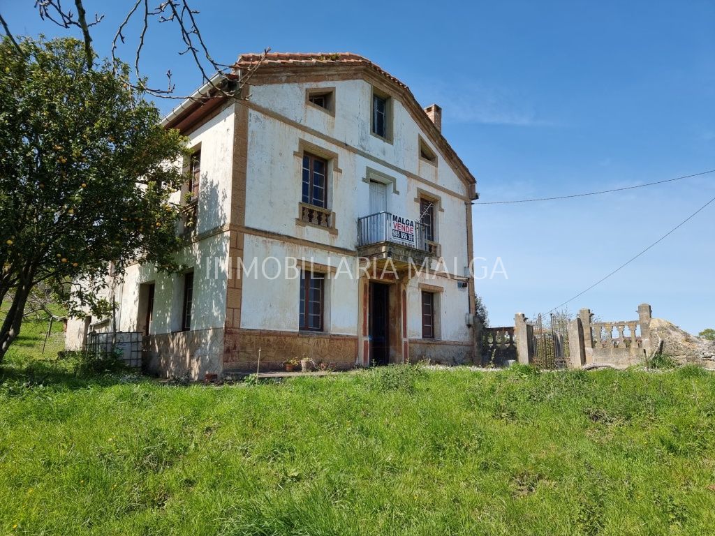 Vista exterior de Casa o xalet en venda en Colunga amb Jardí privat i Traster