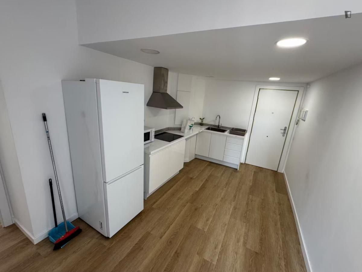 Cuina de Apartament de lloguer en Sabadell amb Moblat, Rentadora i Microones