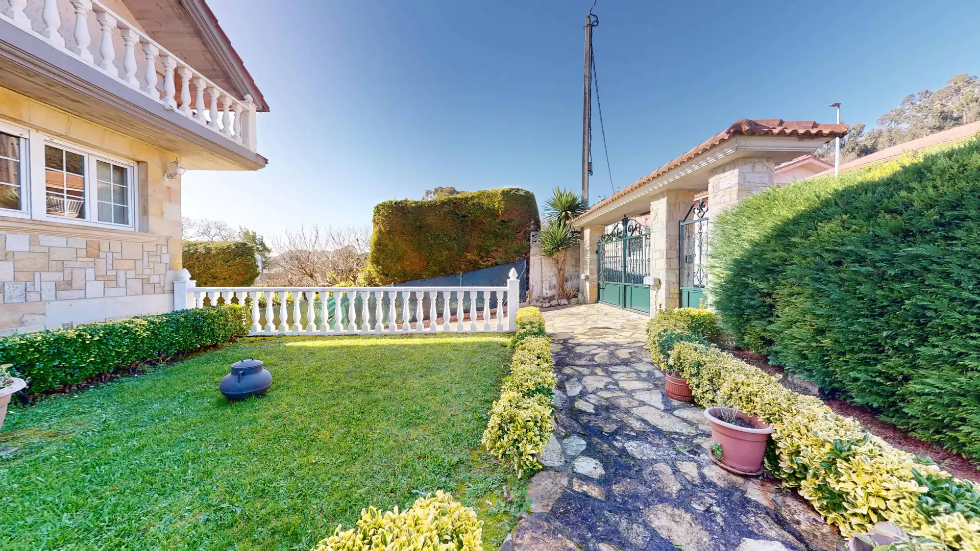 Jardí de Casa o xalet en venda en Arnuero amb Calefacció, Terrassa i Balcó