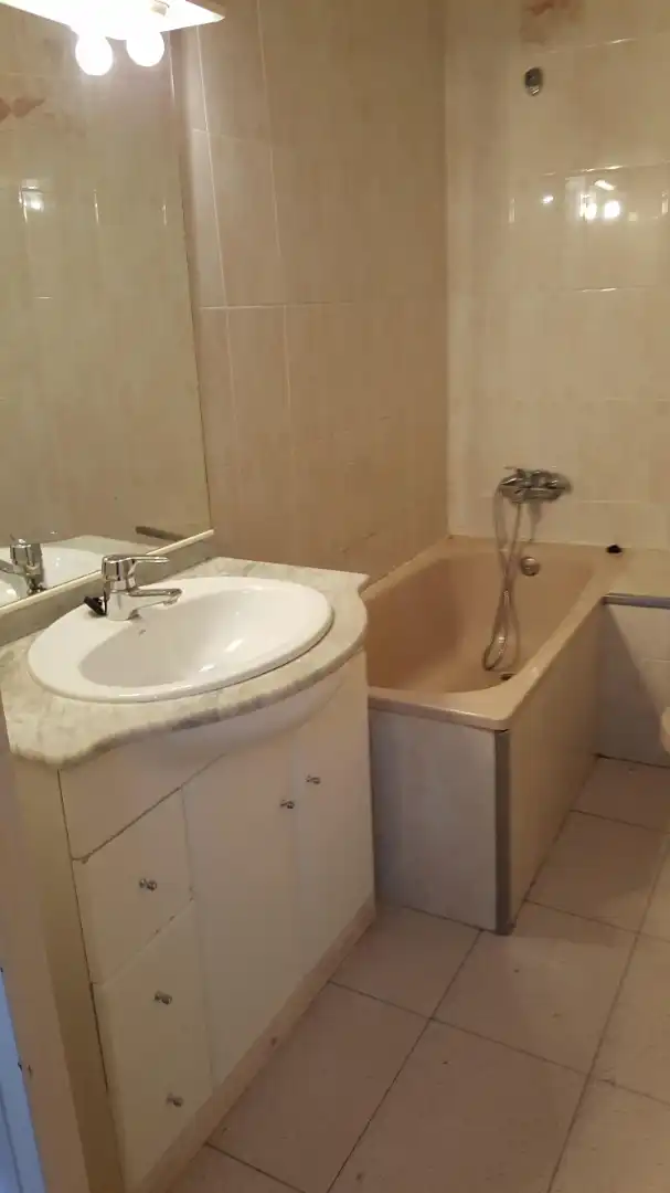 Badezimmer von Wohnung zum Verkauf in Sant Boi de Llobregat mit Balkon und Alarm