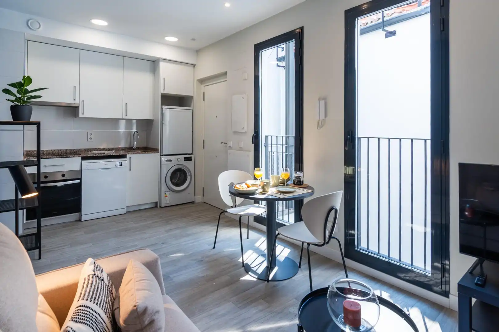 Balcony of Study for rent in Madrid  with Air Conditioner, Heating and Furnished