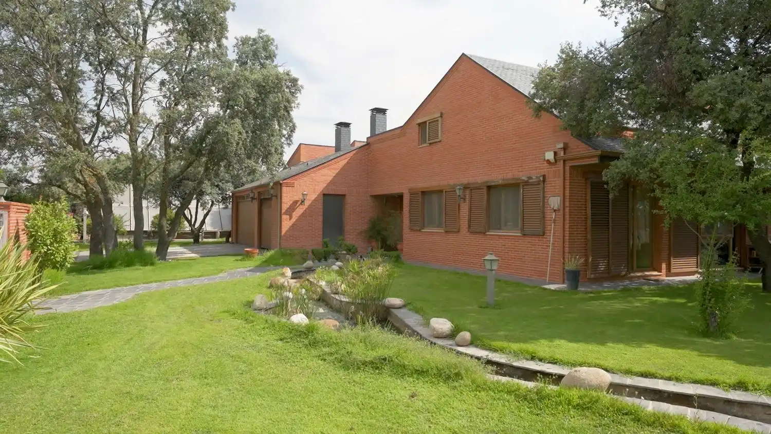 Vista exterior de Casa o chalet en venta en Nuevo Baztán con Aire acondicionado, Jardín privado y Terraza