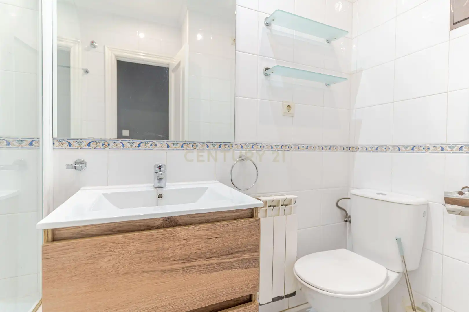 Bathroom of Flat for sale in Granada  with Air Conditioner