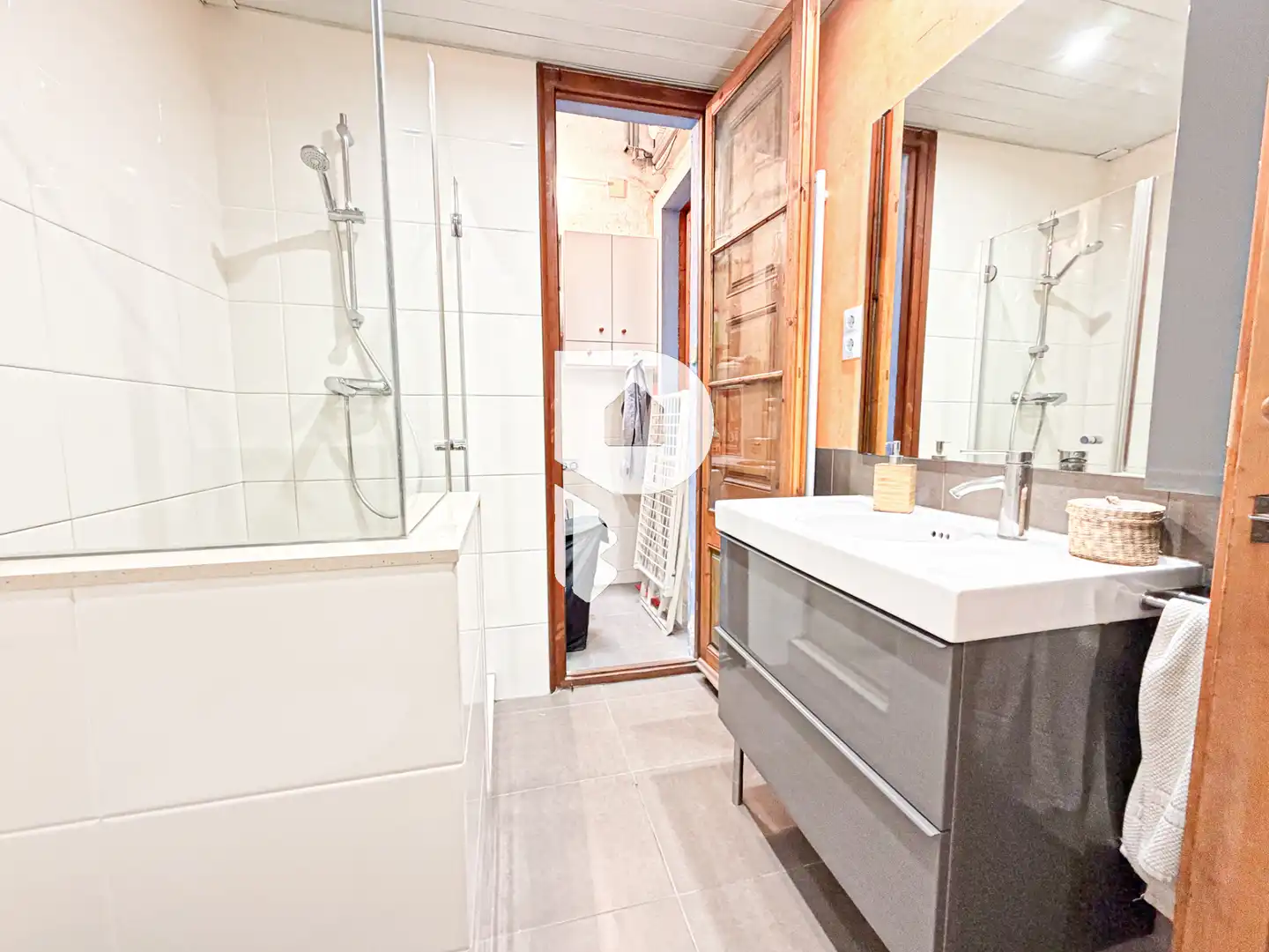 Baño de Casa adosada en venta en Sant Vicenç Dels Horts con Aire acondicionado, Calefacción y Jardín privado