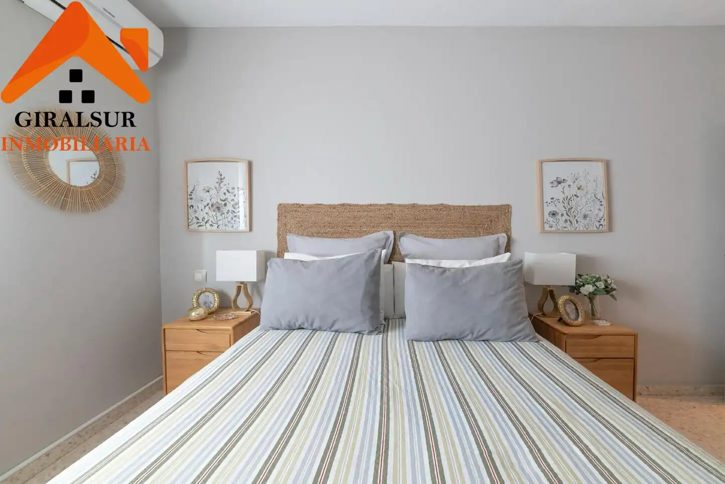 Bedroom of Flat for sale in Sevilla  with Air Conditioner and Storage room