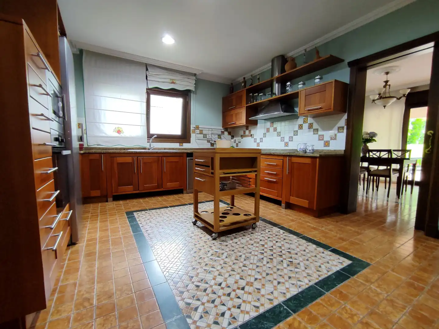 Cuina de Casa o xalet en venda en Gondomar amb Jardí privat, Parquet i Terrassa