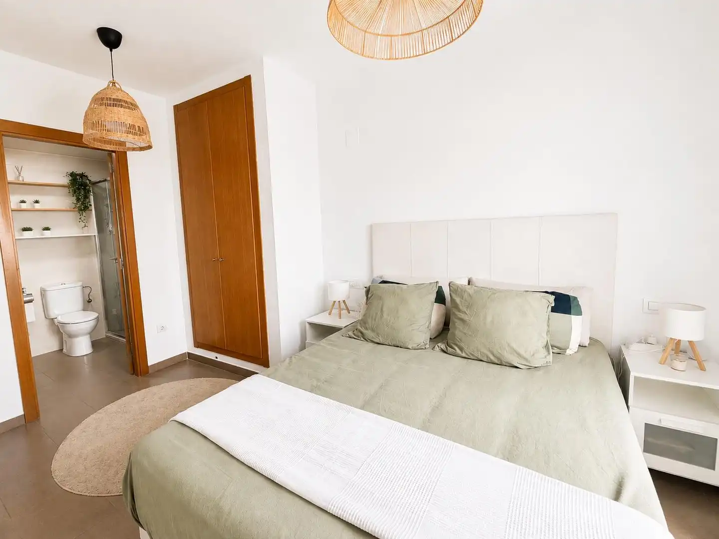 Schlafzimmer von Wohnung zur Miete in Valencia mit Klimaanlage, Heizung und Balkon