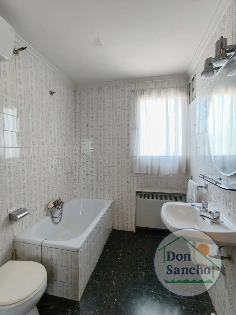 Baño de Piso en venta en Valladolid con Calefacción, Terraza y Trastero