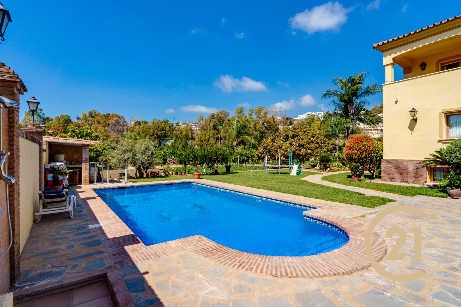 Swimming pool of Single-family semi-detached for sale in Benahavís  with Air Conditioner, Private garden and Terrace