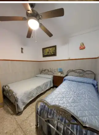 Habitación de Casa adosada en venta en Fuerte del Rey con Aire acondicionado, Calefacción y Trastero