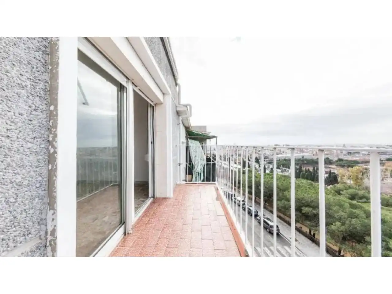 Terraza de Piso en venta en L'Hospitalet de Llobregat con Balcón