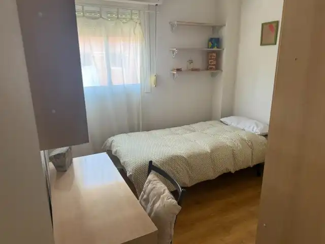 Dormitori de Pis de lloguer en Puertollano amb Aire condicionat, Calefacció i Terrassa