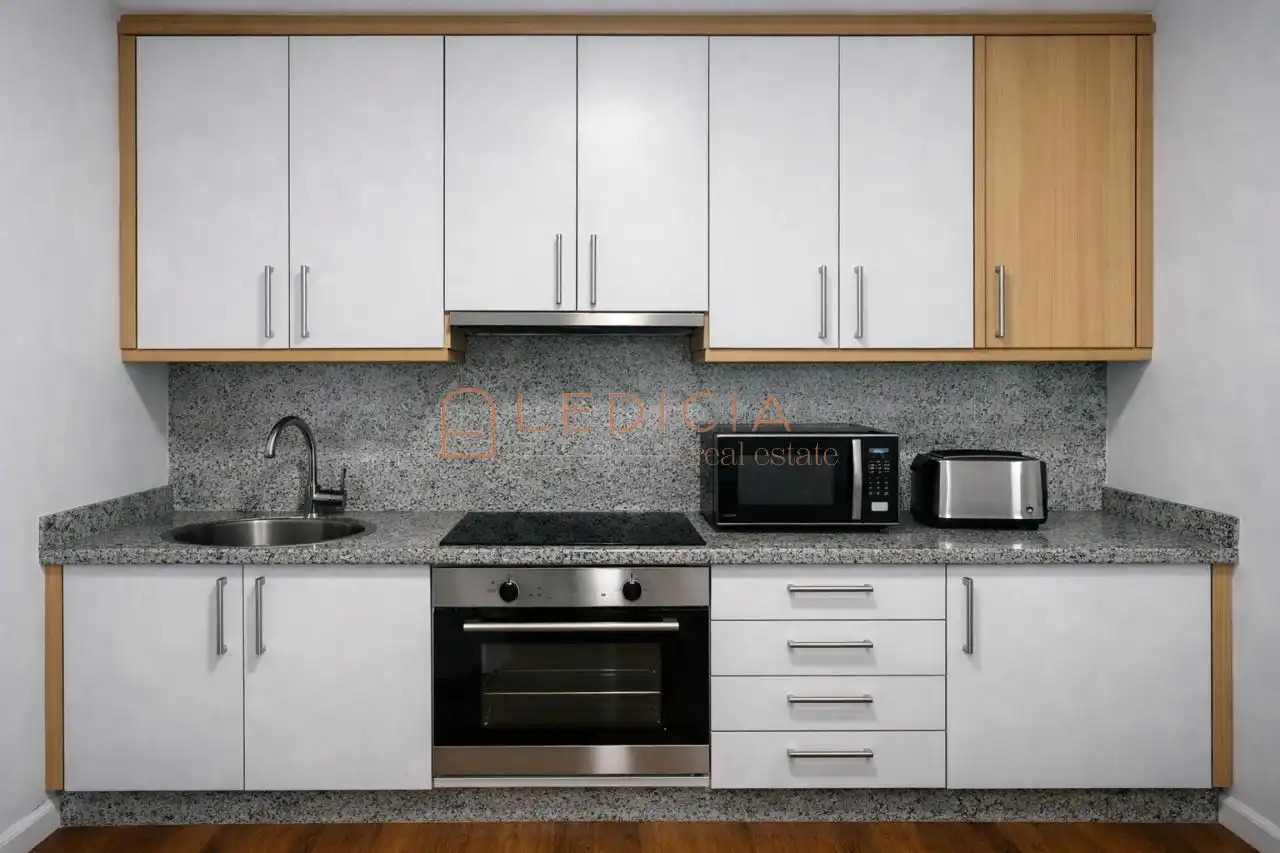 Cocina de Estudio en venta en Vigo  con Calefacción, Parquet y Amueblado